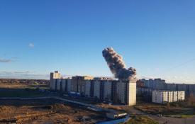 Из-за взрыва здание завода частично обрушилось